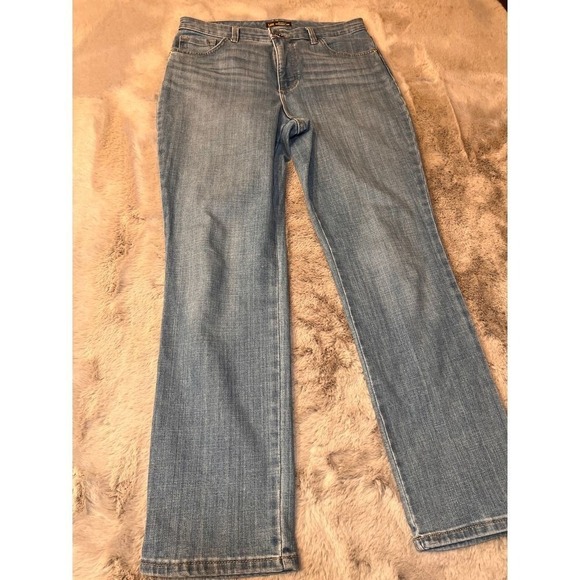 Lee Relaxed Fit Straight Leg High Rise Light Wash Denim Jeans Leg 6 - Picture 5 of 16